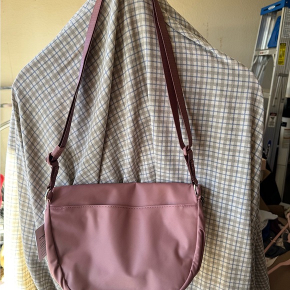 lululemon athletica All Nighter Festival Crossbody 5L - Picture 8 of 9